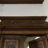 ...resistono per� le porte lignee intagliate e alcuni pavimenti originali...